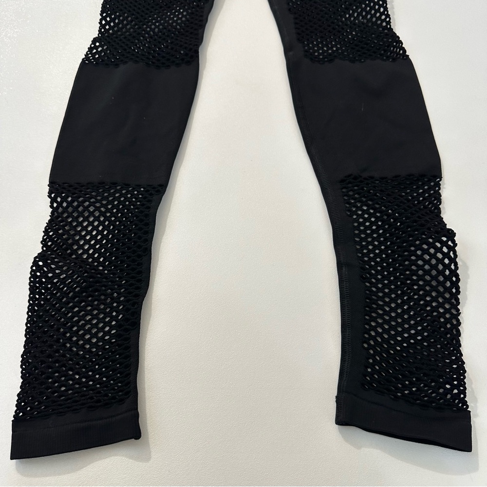 Ivy Park Active Circle Knit Leggings Womens Size S/M Black Fishnet Panels - Picture 7 of 11